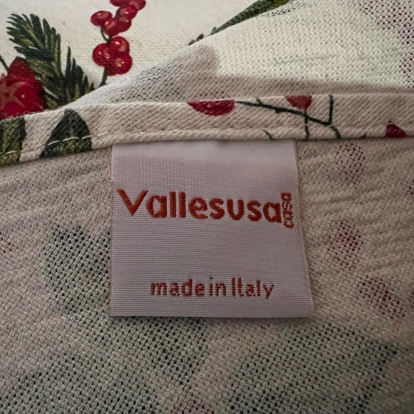 Vallesusa Tablecloth 100% Cotton Holly Berries Christmas round 66” Made in Italy - Picture 4 of 11